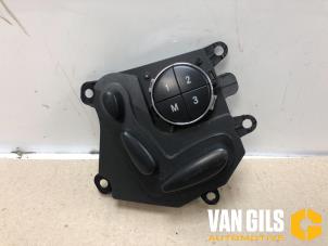 Usados Interruptor de ajuste de asiento Mercedes E (W211) 3.2 E-320 V6 18V Precio € 30,00 Norma de margen ofrecido por Van Gils Automotive