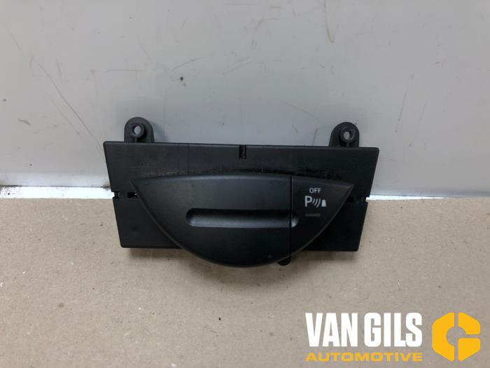 Gebrauchte PDC Schalter Mercedes E (W211) 3.2 E-320 V6 18V Preis € 30,00 Margenregelung angeboten von Van Gils Automotive