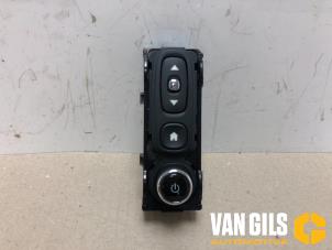 Used Multi-media control unit Renault Clio IV Estate/Grandtour (7R) 0.9 Energy TCE 12V Price on request offered by Van Gils Automotive