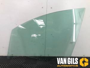 Used Door window 4-door, front left Renault Clio IV Estate/Grandtour (7R) 0.9 Energy TCE 12V Price on request offered by Van Gils Automotive