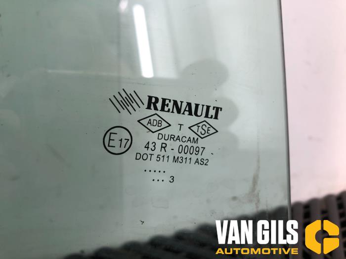 Ventanilla de puerta de 4 puertas derecha detrás de un Renault Clio IV Estate/Grandtour (7R) 0.9 Energy TCE 12V 2014