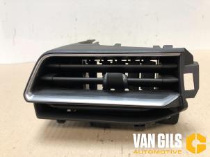 Usados Rejilla de aire de salpicadero Lynk &amp; Co 01 1.5 PHEV Precio € 120,99 IVA incluido ofrecido por Van Gils Automotive