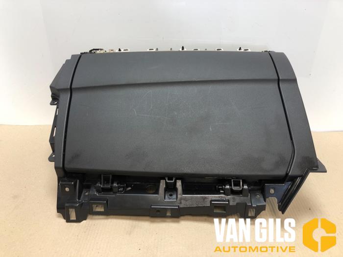 Begagnade Handskfack Lynk &amp; Co 01 1.5 PHEV Pris € 120,99 Inklusive moms erbjuds av Van Gils Automotive