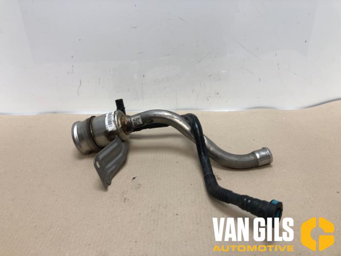Fuel tank filler pipe from a BMW 5 serie (G30) 530e iPerformance 2017