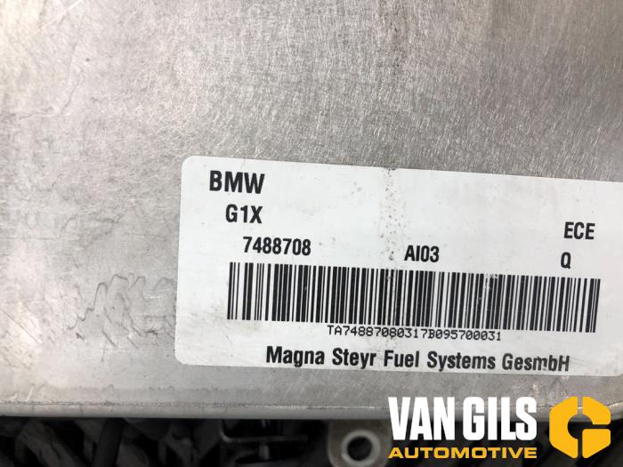 Battery cover from a BMW 5 serie (G30) 530e iPerformance 2017