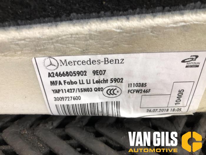 Carpet from a Mercedes-Benz B (W246,242) 2.2 B-220 CDI BlueEFFICIENCY 16V 2018