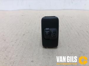 Usados Interruptor faro lhv Daihatsu Sirion 2 (M3) 1.3 16V DVVT Precio de solicitud ofrecido por Van Gils Automotive