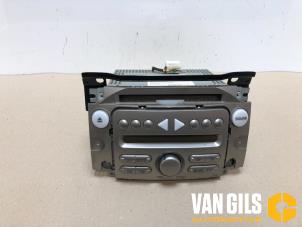 Używane Radioodtwarzacz CD Daihatsu Sirion 2 (M3) 1.3 16V DVVT Cena na żądanie oferowane przez Van Gils Automotive