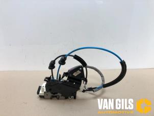 Begagnade Dörrlåsmekanism, 4-dörrars, vänster bak Mercedes C Estate (S204) 2.5 C-230 V6 24V Pris € 49,99 Marginaltabell erbjuds av Van Gils Automotive