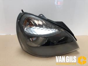 Used Headlight, right Renault Clio II (BB/CB) 1.2 16V Price € 65,00 Margin scheme offered by Van Gils Automotive
