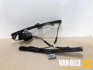 Usagé Lève vitre électrique avant droit Ford Mondeo III 1.8 16V Prix € 50,00 Règlement à la marge proposé par Van Gils Automotive