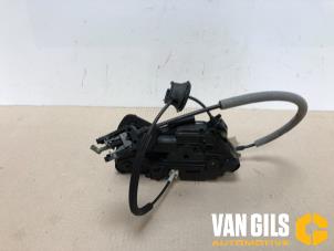 Używane Mechanizm blokady drzwi lewych przednich wersja 4-drzwiowa Seat Leon (5FB) 2.0 TDI Ecomotive 16V Cena € 45,00 Procedura marży oferowane przez Van Gils Automotive