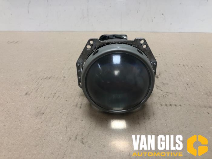 Xenon bulb from a BMW 5 serie (F10) 520d 16V 2014