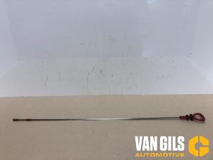 Used Oil dipstick Mercedes Vito (639.6) 2.2 109 CDI 16V Price € 35,00 Margin scheme offered by Van Gils Automotive