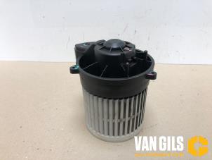 Usados Motor de ventilador de calefactor Suzuki Celerio (LF) 1.0 12V Dualjet Precio de solicitud ofrecido por Van Gils Automotive