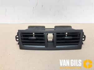 Używane Kratka wentylacyjna deski rozdzielczej Suzuki Celerio (LF) 1.0 12V Dualjet Cena na żądanie oferowane przez Van Gils Automotive
