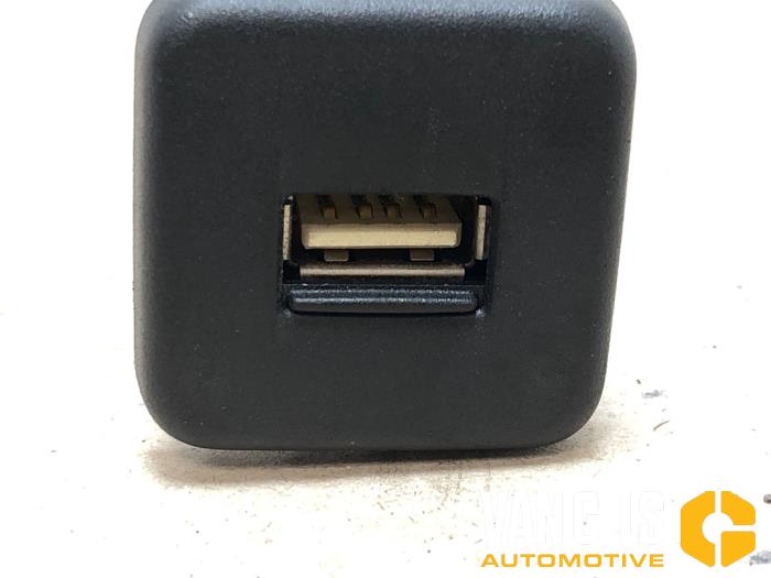 Connexion USB d'un Suzuki Celerio (LF) 1.0 12V Dualjet 2016