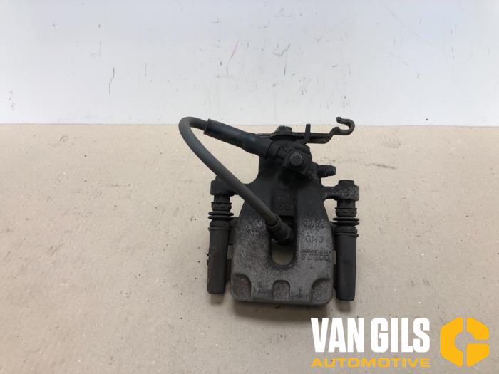 Gebrauchte Bremszange links hinten Seat Leon (5FB) 2.0 TDI Ecomotive 16V Preis € 40,00 Margenregelung angeboten von Van Gils Automotive
