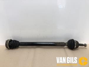 Usados Eje de transmisión derecha delante Volkswagen Golf III (1H1) 1.6 i Precio € 74,99 Norma de margen ofrecido por Van Gils Automotive