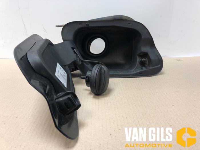 Tank cap cover from a Volkswagen Touran (5T1) 1.0 TSI 2019