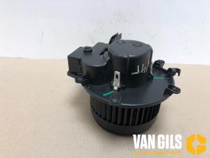 Used Heating and ventilation fan motor Mercedes C (W203) 2.2 C-220 CDI 16V Price € 45,00 Margin scheme offered by Van Gils Automotive