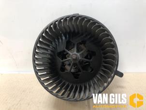 Używane Silnik wentylatora nagrzewnicy Volkswagen Caddy III (2KA,2KH,2CA,2CH) 1.9 TDI Cena € 75,00 Procedura marży oferowane przez Van Gils Automotive
