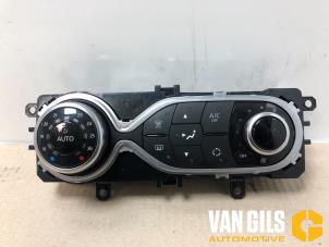 Usados Panel de control de calefacción Renault Captur (2R) 0.9 Energy TCE 12V Precio de solicitud ofrecido por Van Gils Automotive