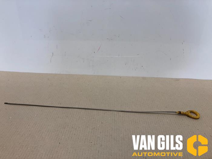 Gebrauchte Ölmessstab Peugeot 108 1.0 12V Preis € 30,00 Margenregelung angeboten von Van Gils Automotive