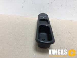 Usados Interruptor de ventanilla eléctrica Peugeot 207/207+ (WA/WC/WM) 1.4 16V VTi Precio de solicitud ofrecido por Van Gils Automotive