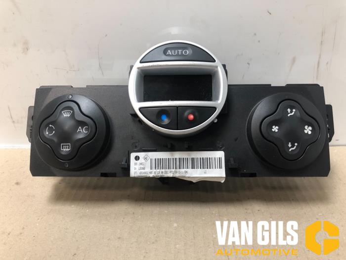 Heater control panel from a Renault Clio III (BR/CR) 1.2 16V Tce 2012