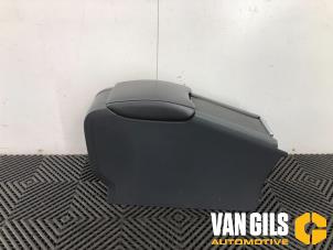 Begagnade Mittkonsol Volvo V60 I (FW/GW) 2.4 D5 20V Autom. Pris på förfrågan erbjuds av Van Gils Automotive