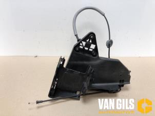 Used Front door lock mechanism 4-door, right Volvo V60 I (FW/GW) 2.4 D5 20V Autom. Price on request offered by Van Gils Automotive