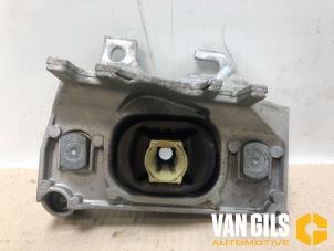 Used Gearbox mount Renault Captur (2R) 0.9 Energy TCE 12V Price on request offered by Van Gils Automotive