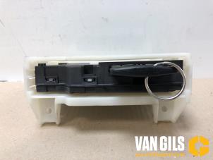 Used Ignition lock + key Renault Captur (2R) 0.9 Energy TCE 12V Price on request offered by Van Gils Automotive