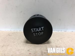 Używane Przelacznik Start/Stop Renault Captur (2R) 0.9 Energy TCE 12V Cena na żądanie oferowane przez Van Gils Automotive