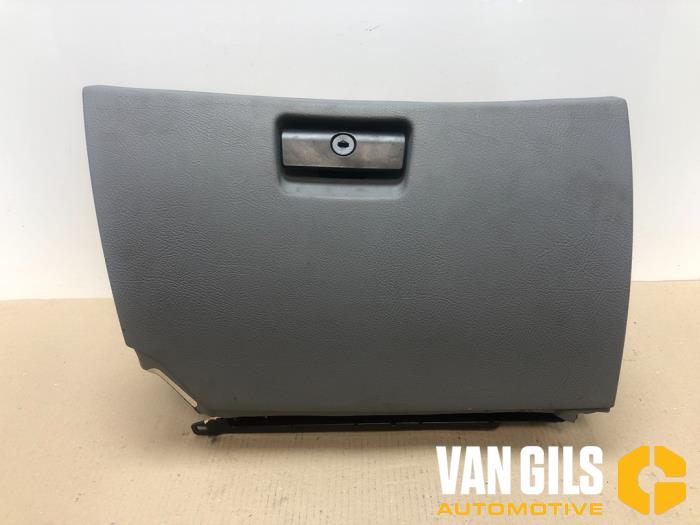 Begagnade Handskfack BMW X5 (E53) 4.4i V8 32V Pris € 50,00 Marginaltabell erbjuds av Van Gils Automotive