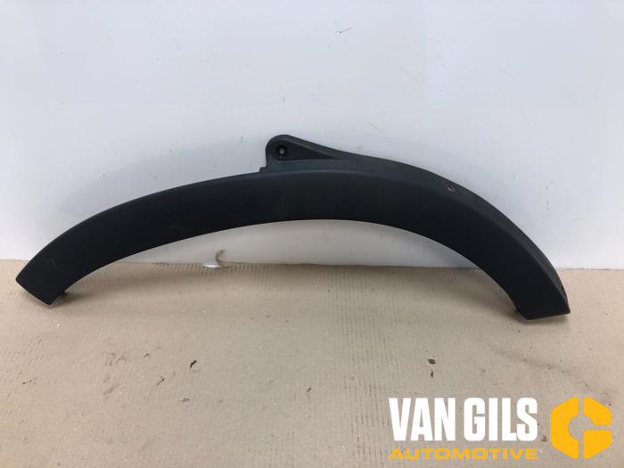 Flared wheel arch from a Renault Master III (FD/HD) 2.5 dCi 120 FAP 2007