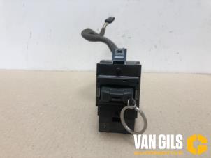 Used Ignition lock + key Landrover Freelander II 2.2 td4 16V Price € 175,00 Margin scheme offered by Van Gils Automotive