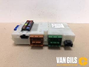 Usados Caja de fusibles Landrover Freelander II 2.2 td4 16V Precio de solicitud ofrecido por Van Gils Automotive
