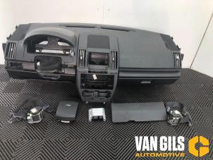 Usados Airbag set + dashboard Landrover Freelander II 2.2 td4 16V Precio de solicitud ofrecido por Van Gils Automotive