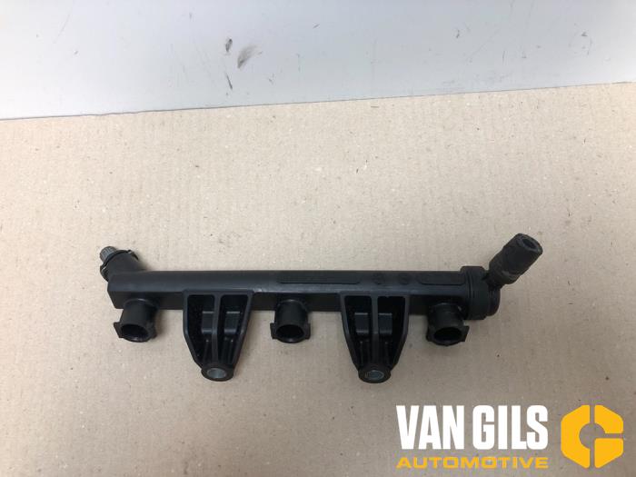 Fuel injector nozzle from a Volkswagen Fox (5Z) 1.2 2005
