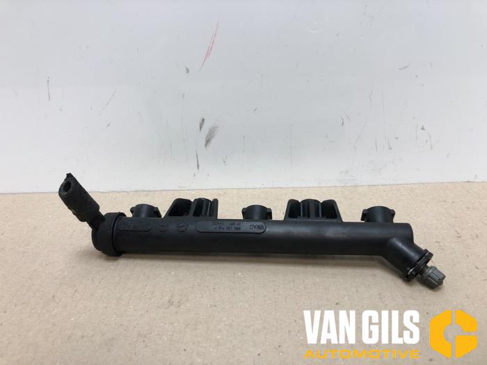 Fuel injector nozzle from a Volkswagen Fox (5Z) 1.2 2005