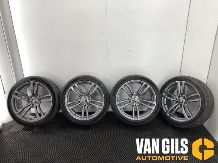 Set of sports wheels from a BMW 5 serie Touring (F11) 535i 24V TwinPower Turbo 2010