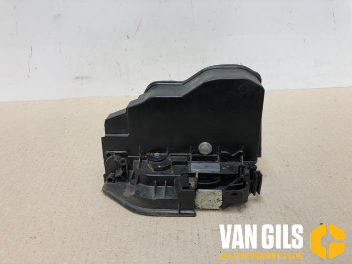 Rear door mechanism 4-door, right from a BMW 5 serie Touring (F11) 535i 24V TwinPower Turbo 2010
