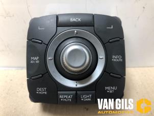 Used Navigation control panel Renault Scénic III (JZ) 2.0 16V CVT Price € 65,00 Margin scheme offered by Van Gils Automotive