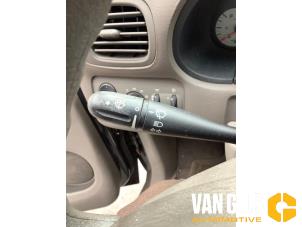 Używane Przelacznik Combi kolumny kierownicy Dodge Ram Van 2.4 16V Cena € 50,00 Procedura marży oferowane przez Van Gils Automotive