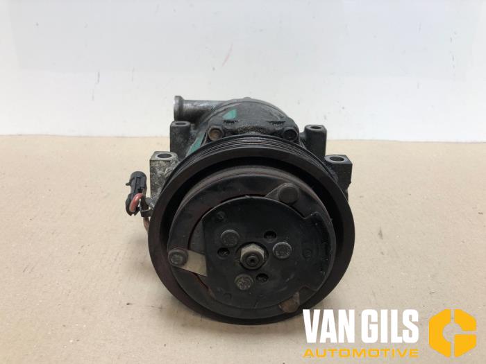 Usagé Compresseur de clim Alfa Romeo GTV (916) 1.8 16V Twin Spark Prix € 75,00 Règlement à la marge proposé par Van Gils Automotive