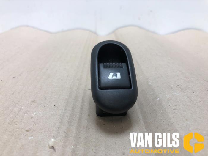Usados Interruptor de ventanilla eléctrica Citroen C2 (JM) 1.4 Precio € 40,00 Norma de margen ofrecido por Van Gils Automotive