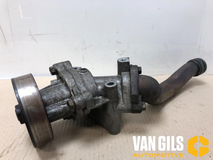 Begagnade Vattenpump Nissan X-Trail (T30) 2.5 16V 4x4 Pris € 50,00 Marginaltabell erbjuds av Van Gils Automotive