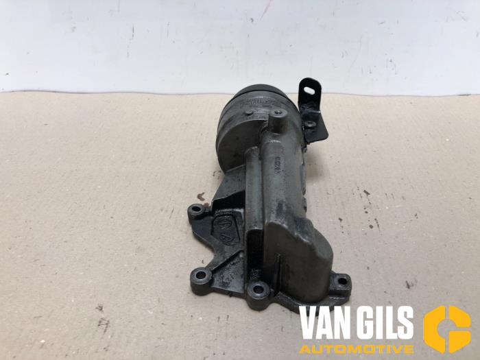 Oil filter housing from a Peugeot 308 (4A/C) 1.6 VTI 16V 2007
